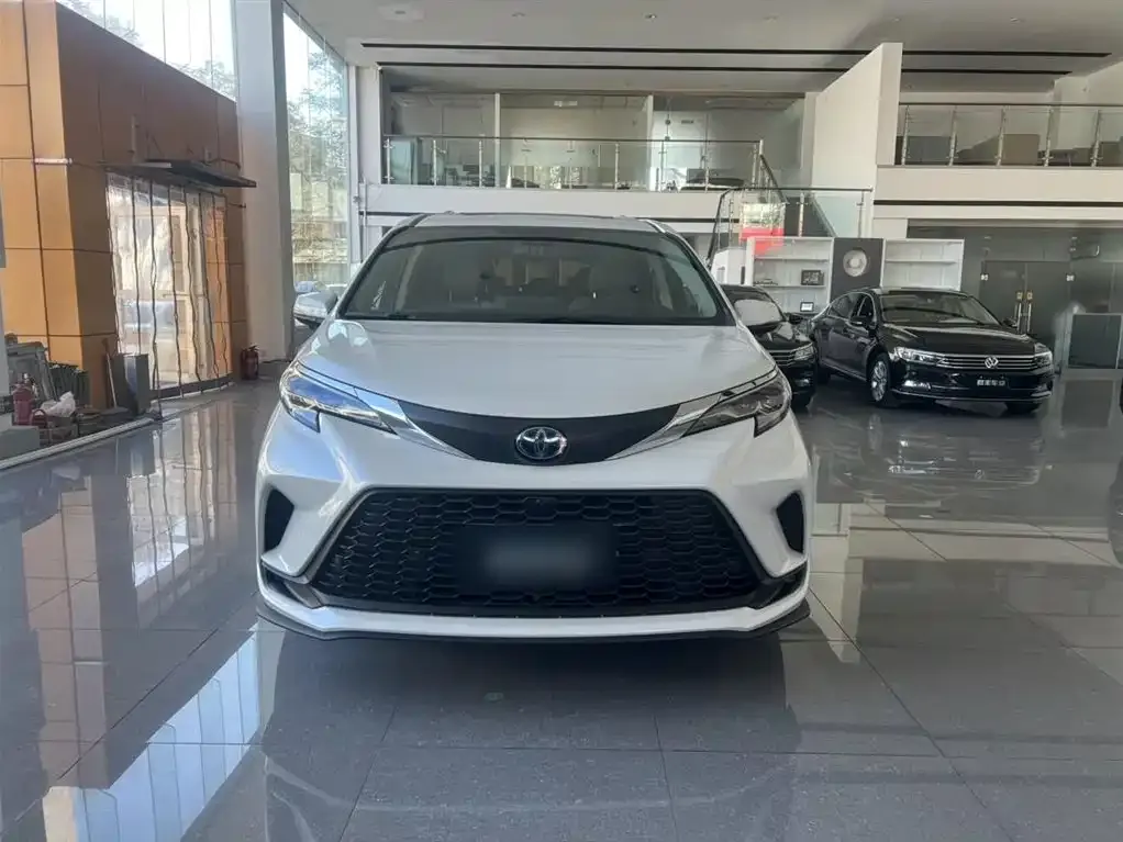 Toyota Granvia 2023 из CN, фото 3