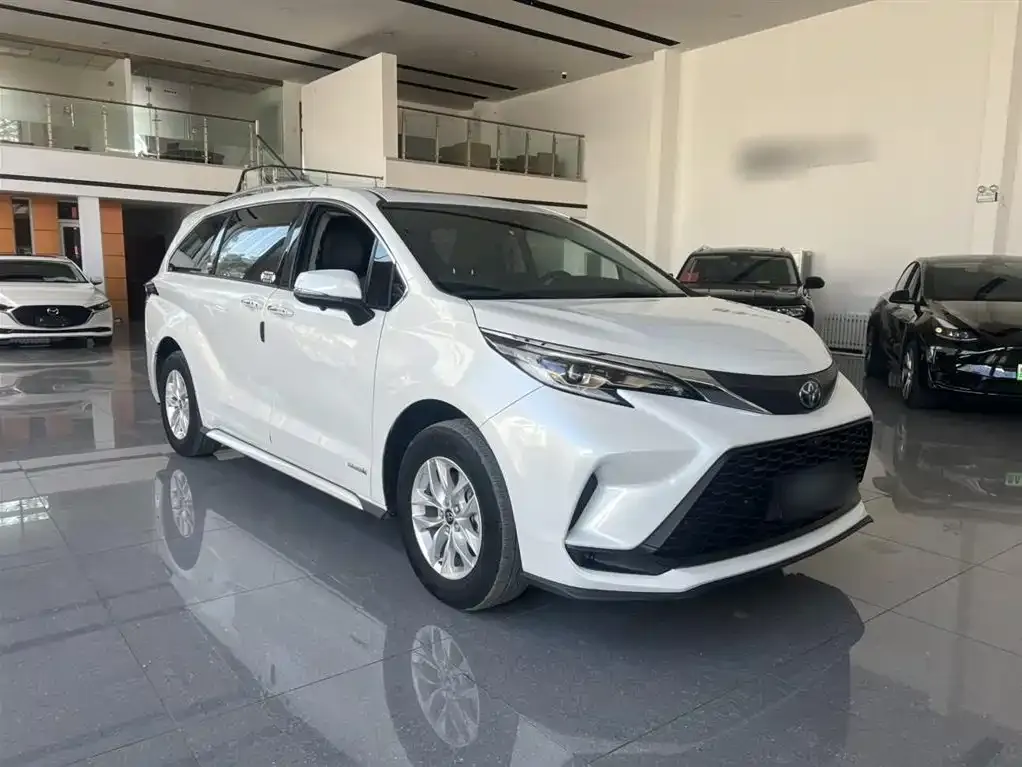 Toyota Granvia 2023 из CN, фото 4