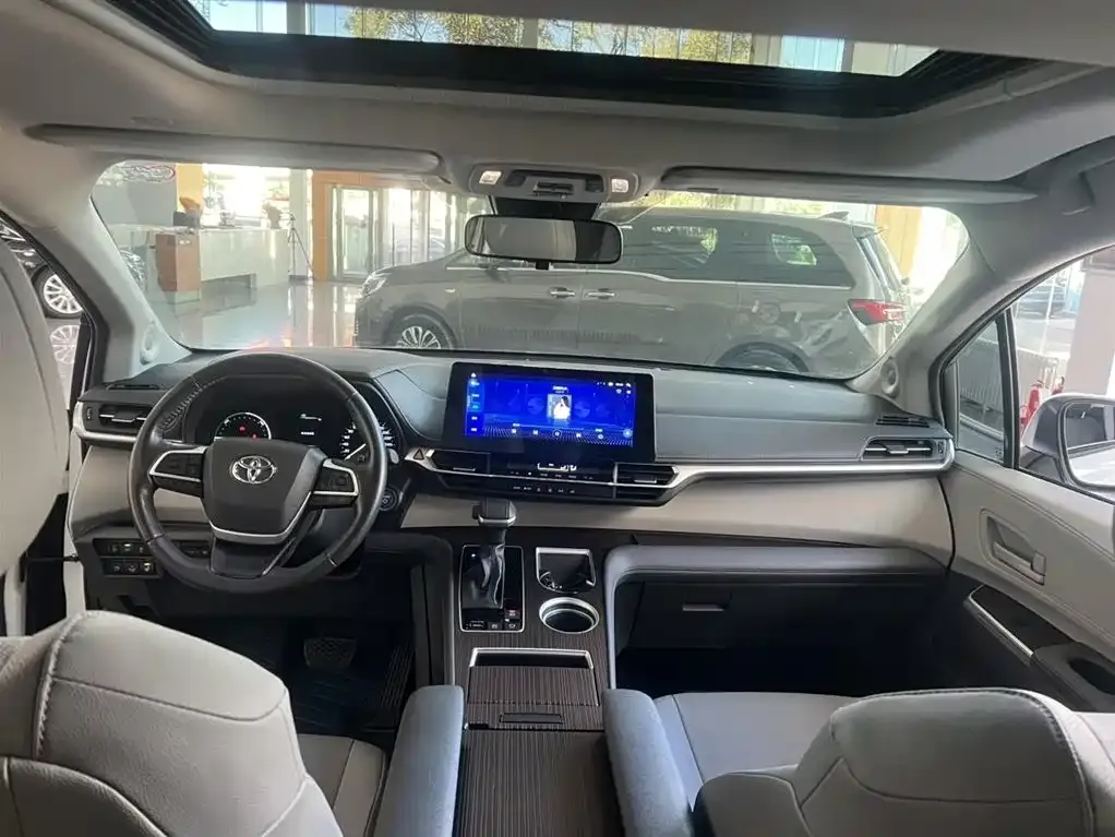 Toyota Granvia 2023 из CN, фото 8