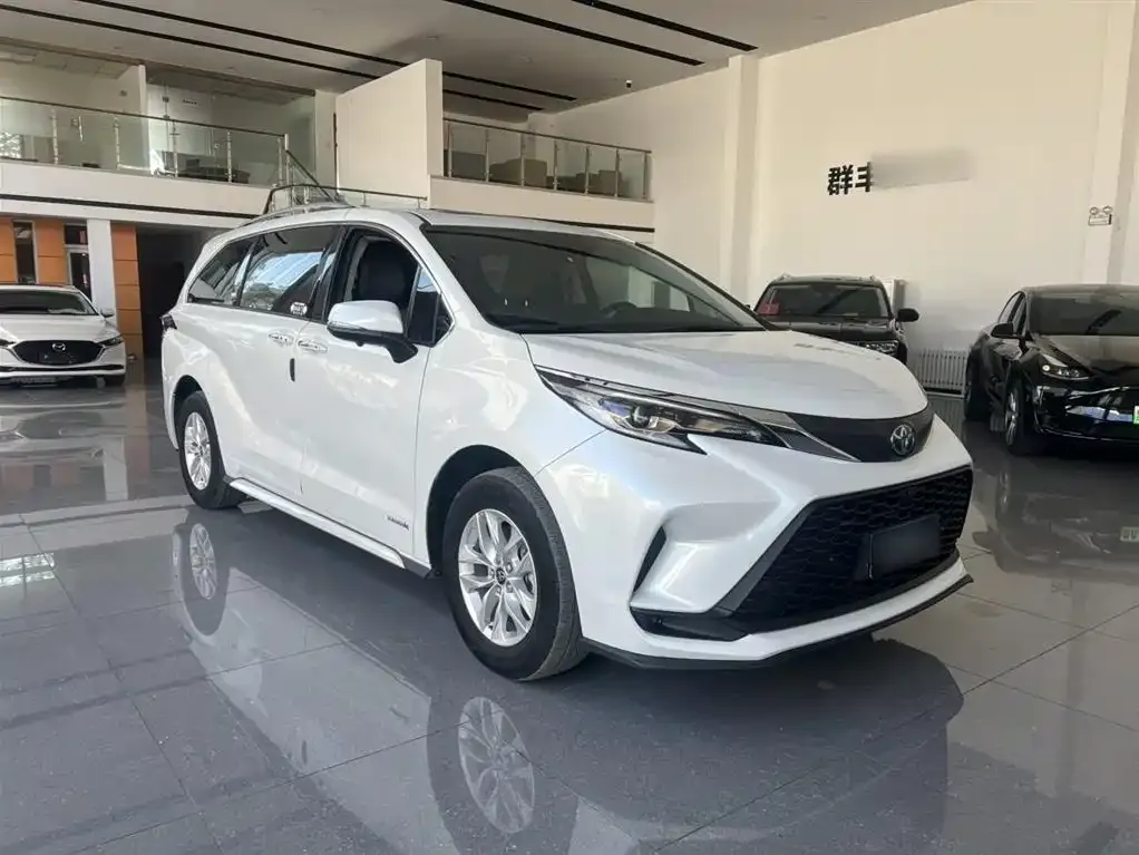 Toyota Granvia 2023 из CN, фото 9
