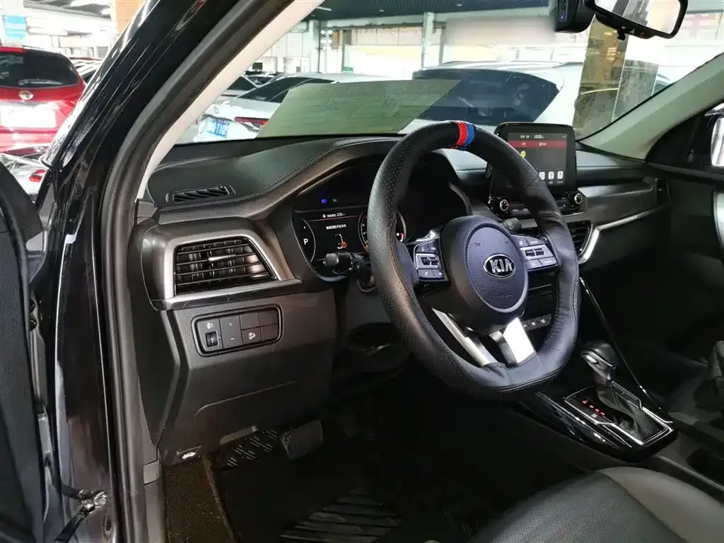 Kia Sportage — фото 10
