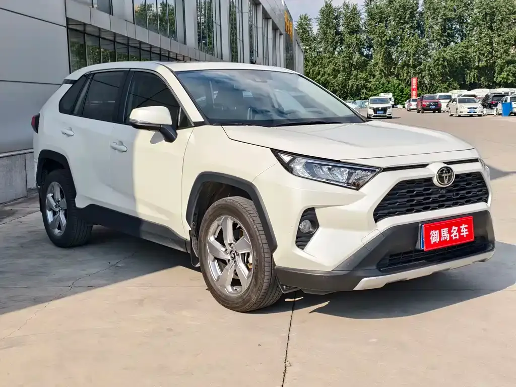 Toyota RAV4 — фото 3