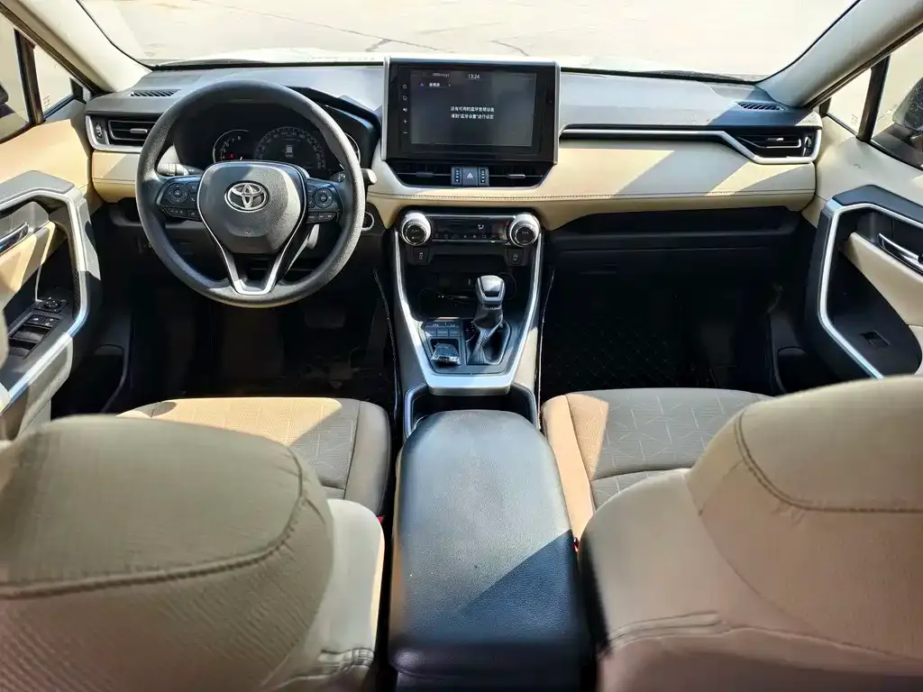 Toyota RAV4 — фото 6