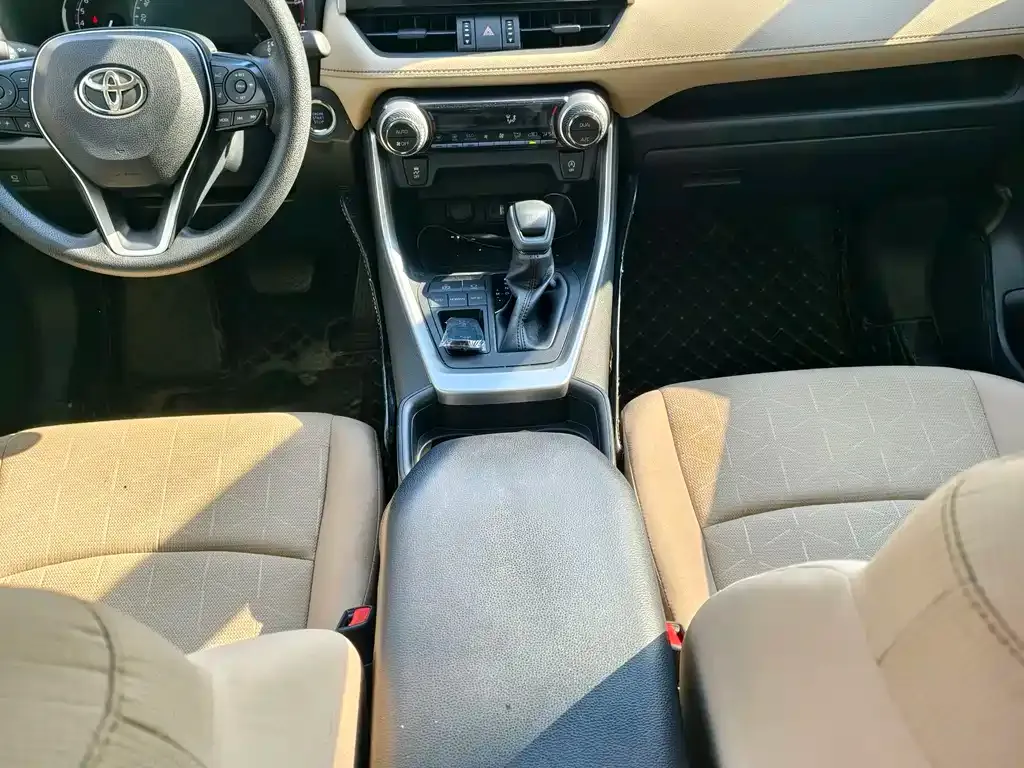 Toyota RAV4 — фото 9