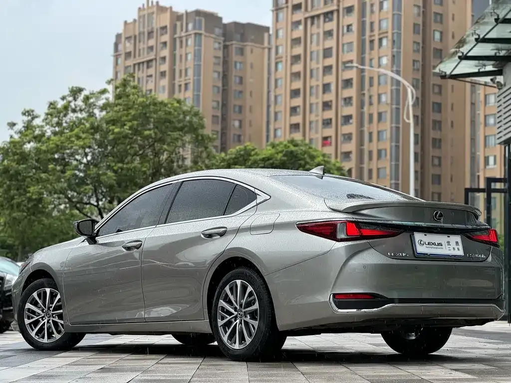 Lexus ES — фото 4