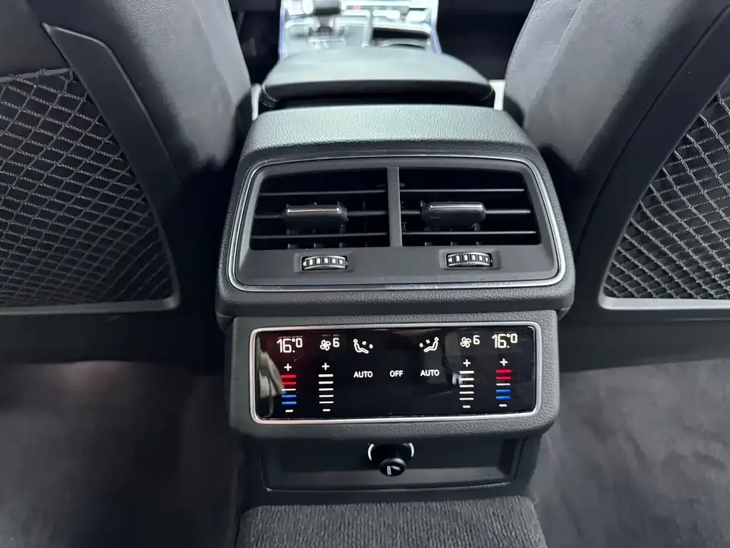 Audi A6L — фото 10