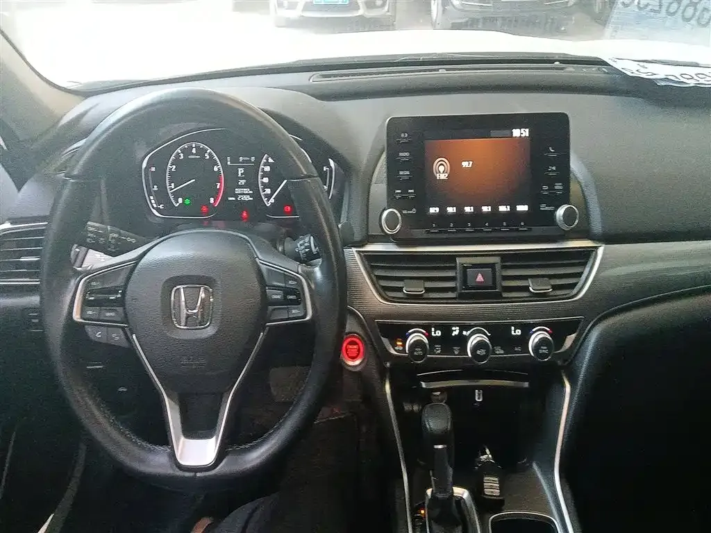 Honda Accord — фото 10