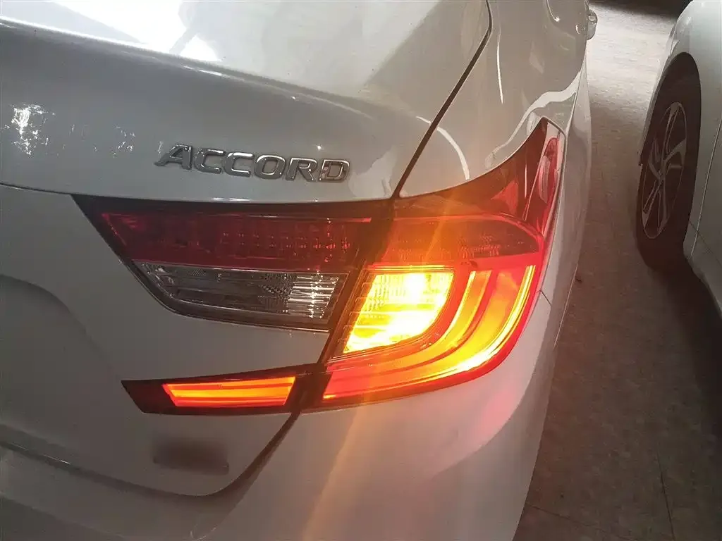 Honda Accord — фото 8