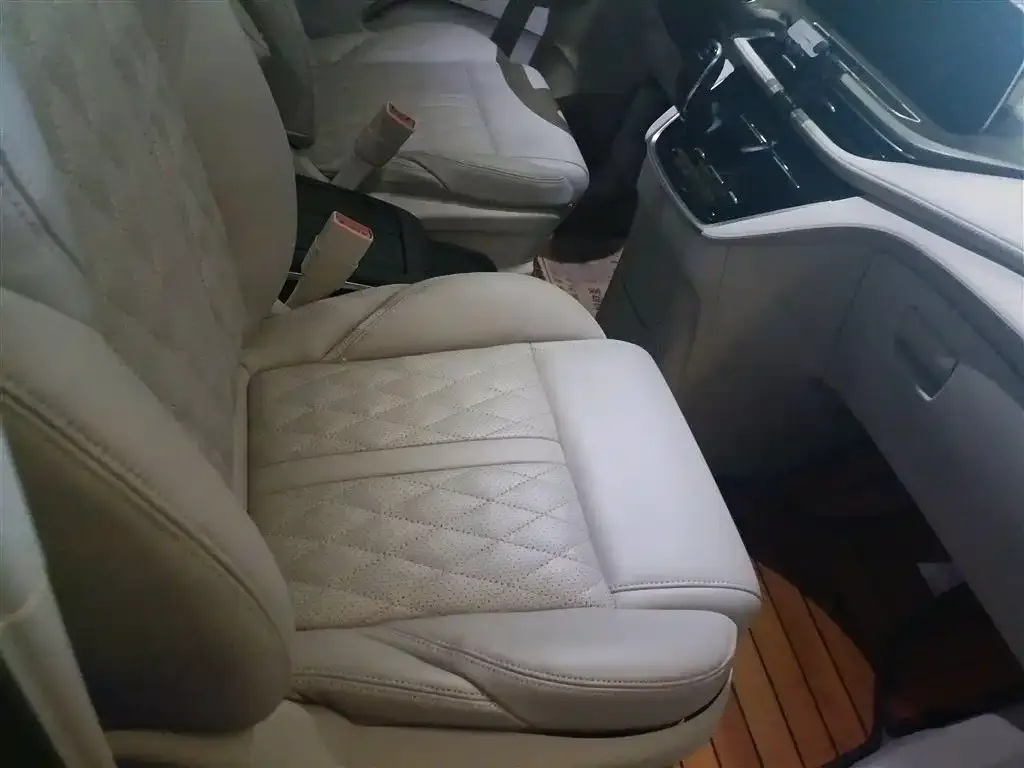 Buick GL8 2022 из CN, фото 3