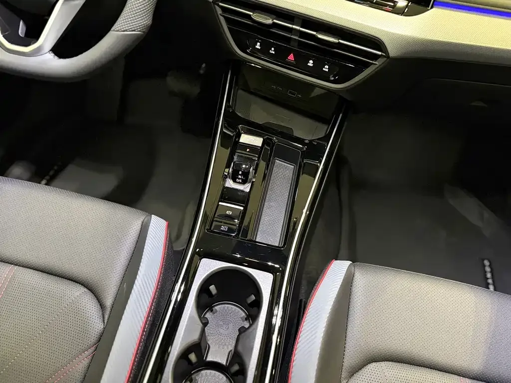 Volkswagen Lamando 2024 из CN, фото 9
