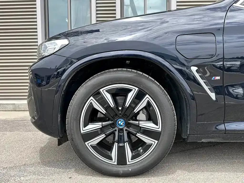 BMW iX3 — фото 4