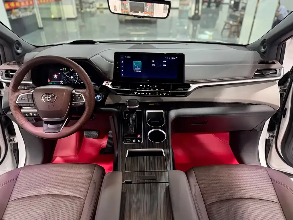 Toyota Granvia 2023 из CN, фото 9