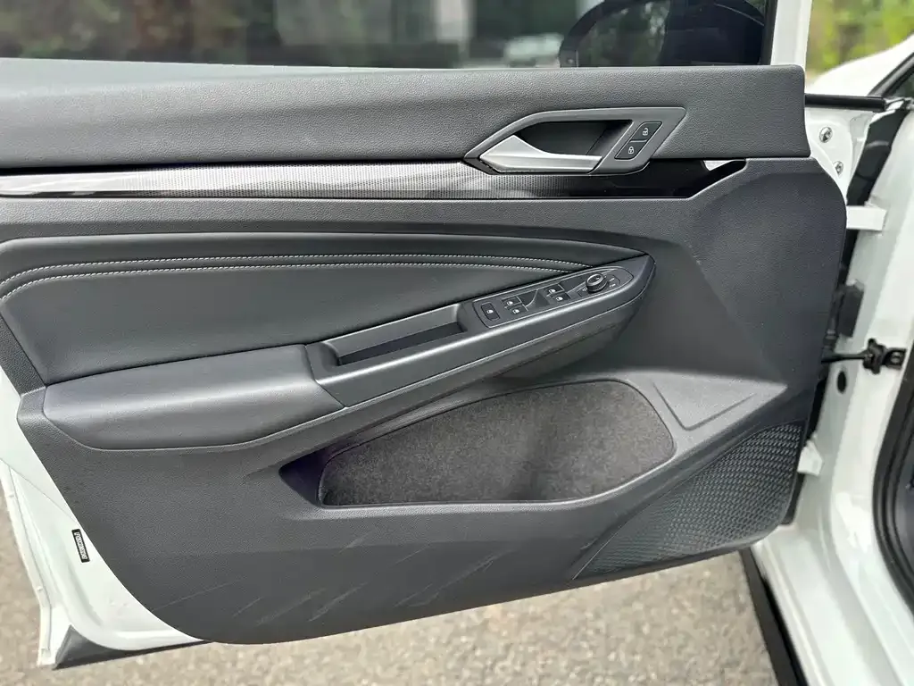 Volkswagen Golf 2022 из CN, фото 7