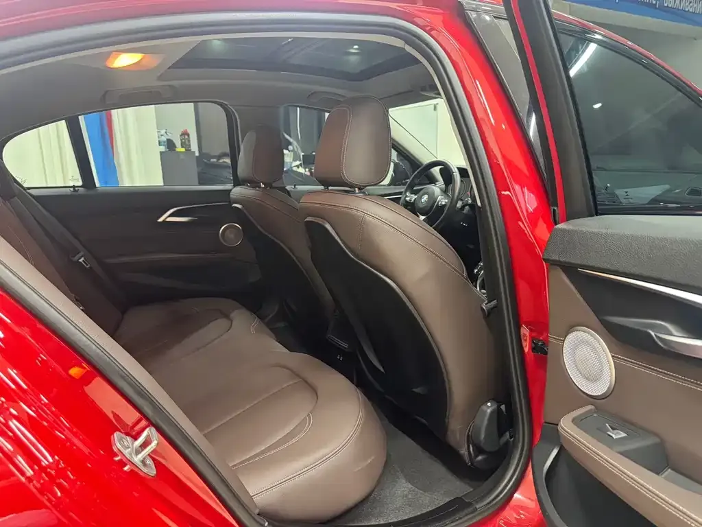 BMW 1 Series 2021 из CN, фото 9