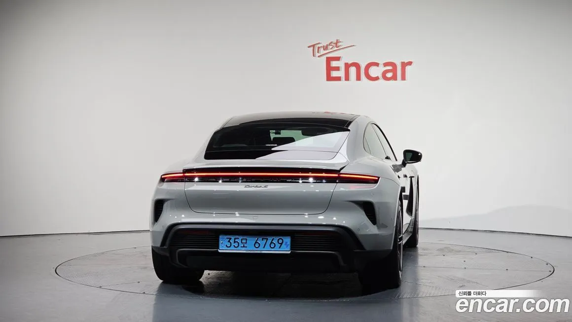 Porsche Taycan 2025 из KR, фото 4