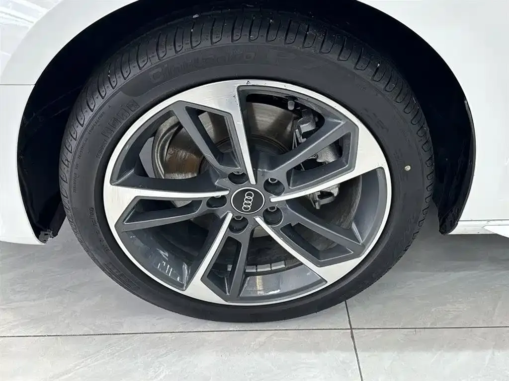 Audi A4L 2023 из CN, фото 7