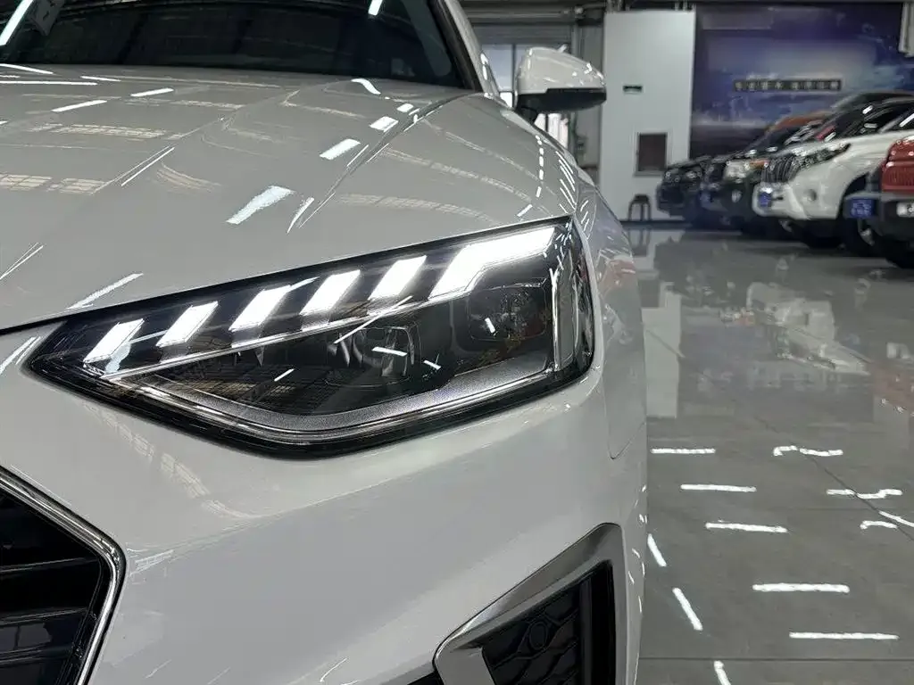 Audi A4L 2023 из CN, фото 8