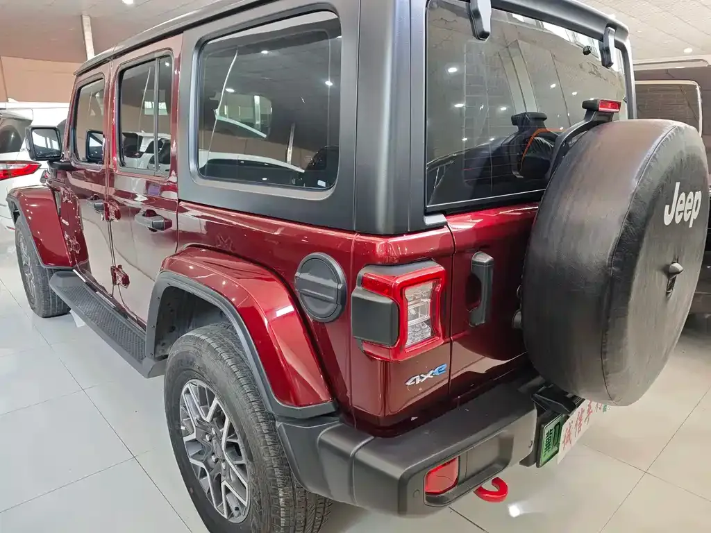 Jeep Wrangler PHEV — фото 10