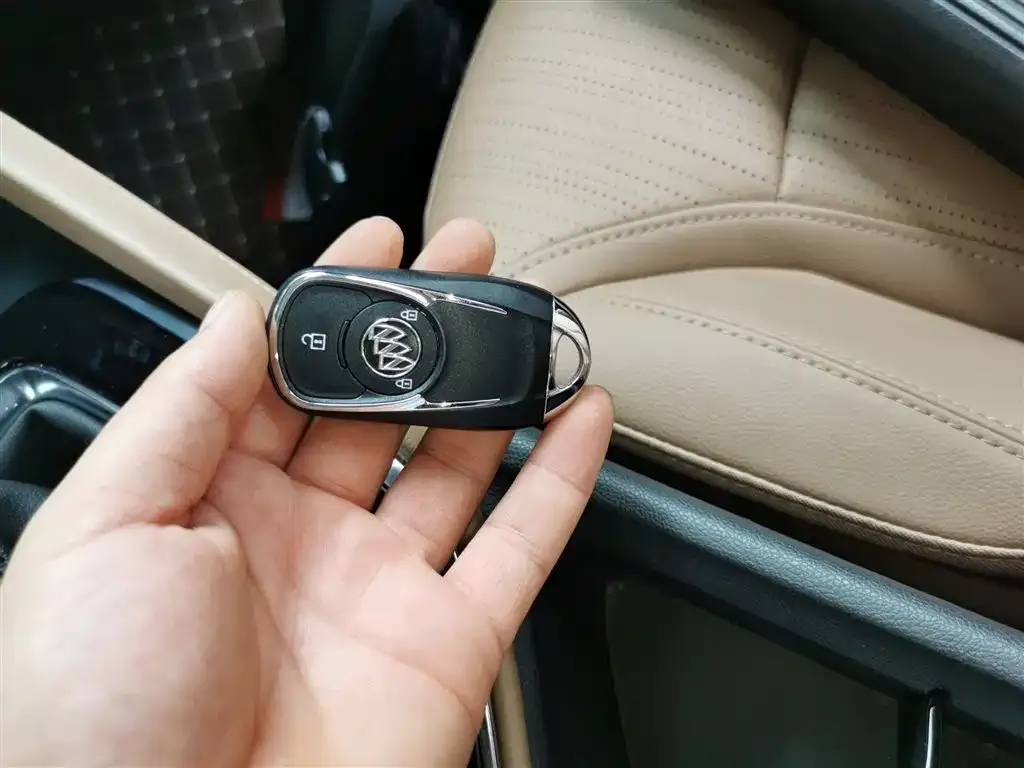 Buick GL6 2022 из CN, фото 9