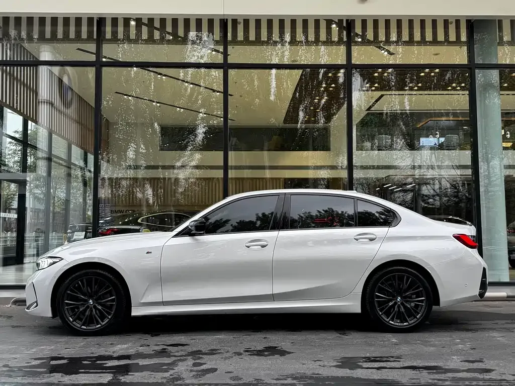 BMW 3 Series 2024 из CN, фото 2