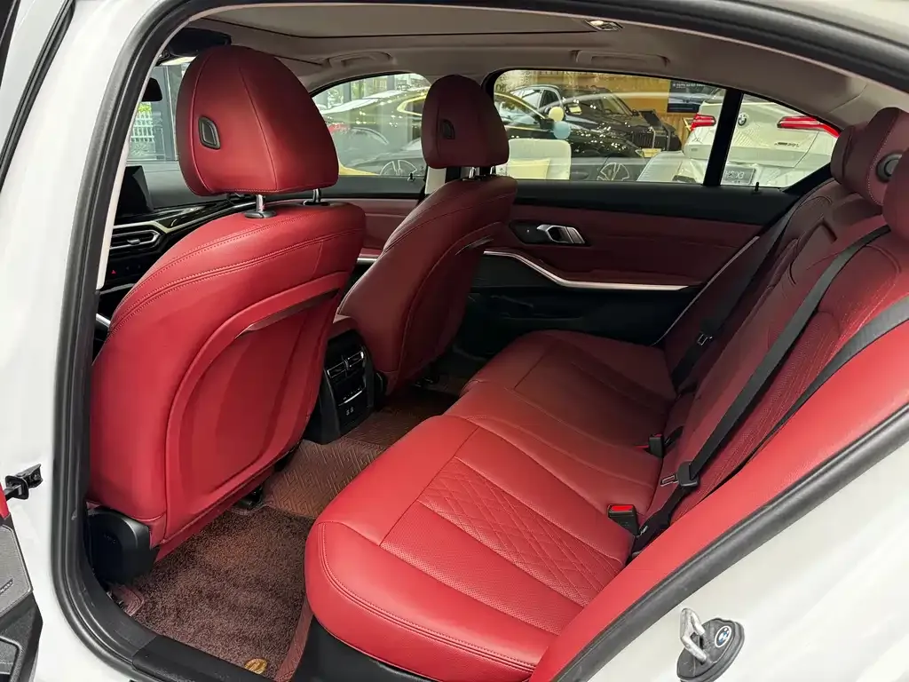 BMW 3 Series 2024 из CN, фото 7