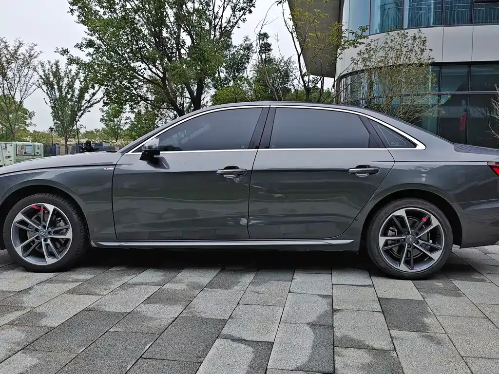 Audi A4L 2024 из CN, фото 4