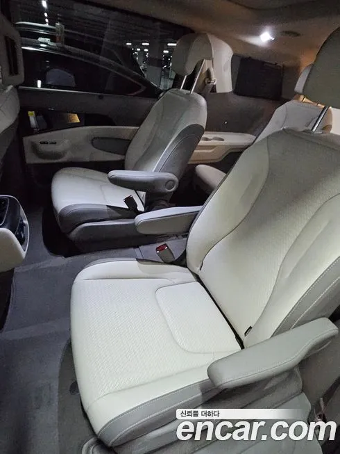 Kia Carnival — фото 10