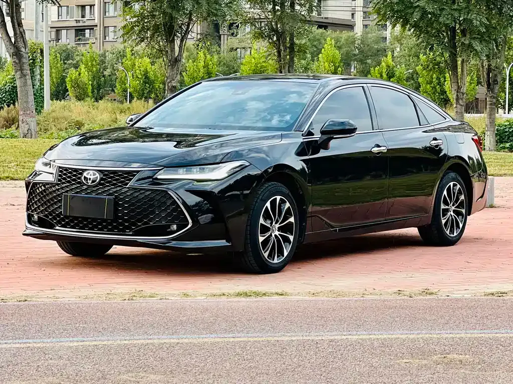 Toyota Avalon — фото 1