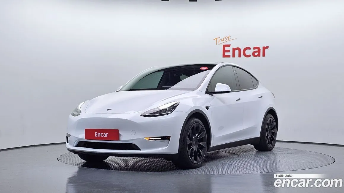 Tesla Model Y — фото 1