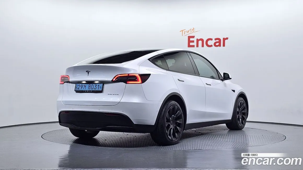 Tesla Model Y — фото 2