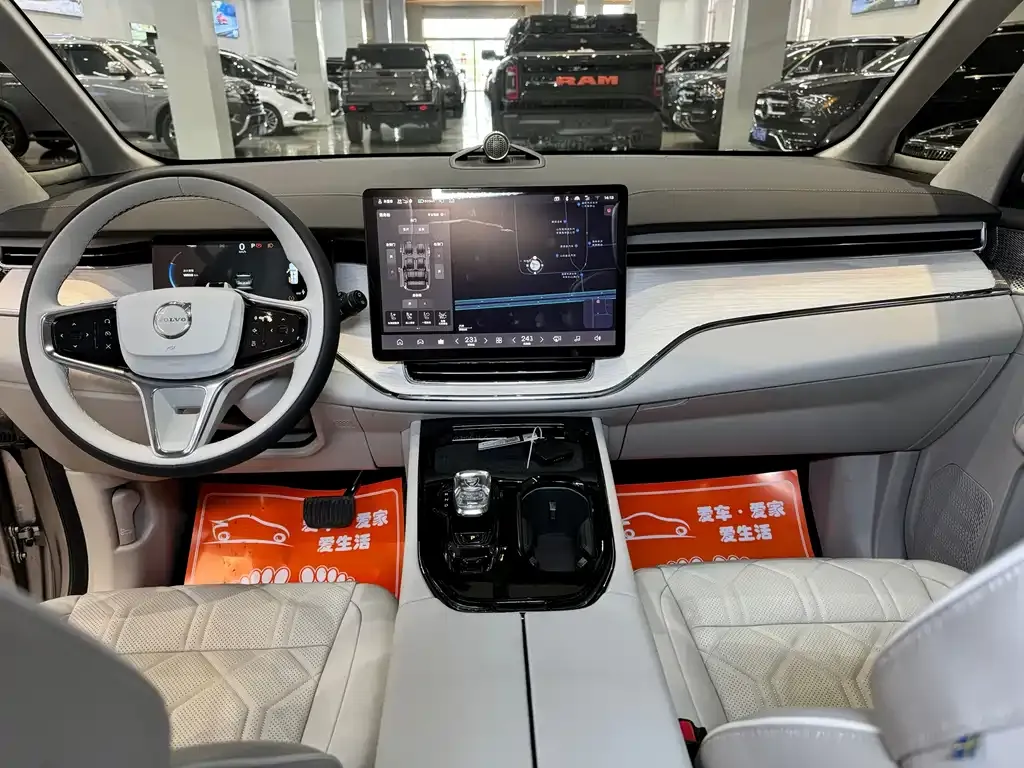 Volvo EM90 2024 из CN, фото 10