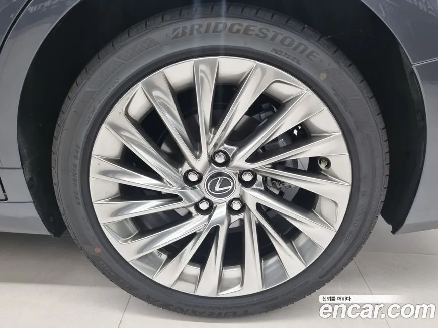 Lexus ES 2025 из KR, фото 5