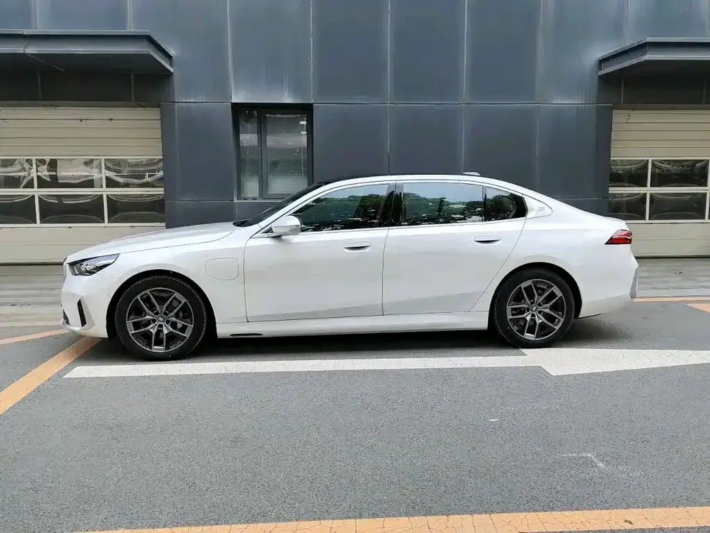 BMW i5 2024 из CN, фото 3