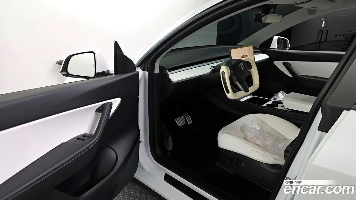 Tesla Model Y — фото 10