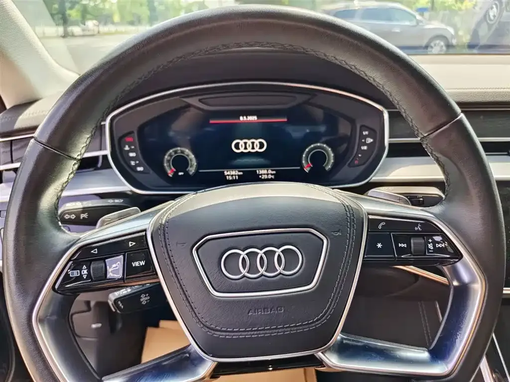 Audi A8 — фото 10