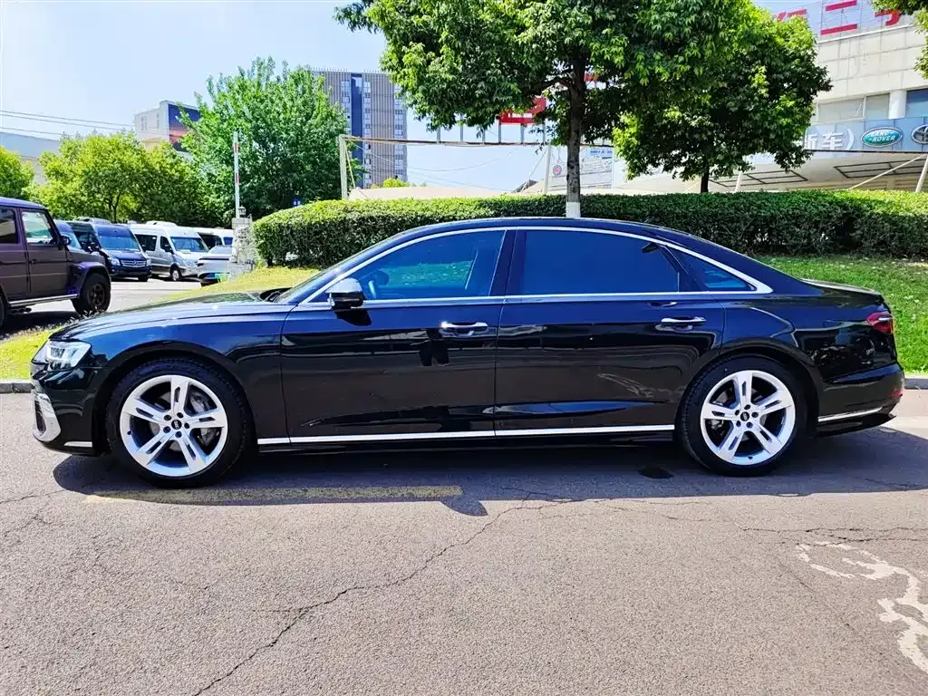 Audi A8 — фото 3
