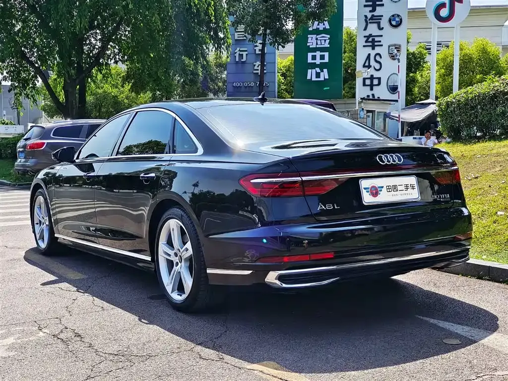 Audi A8 — фото 4