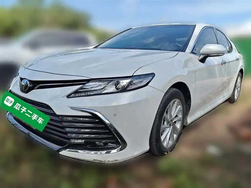 Toyota Camry — фото 1