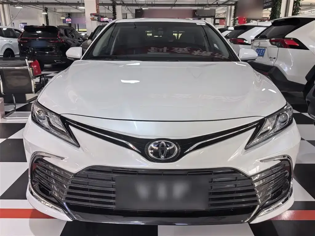 Toyota Camry — фото 7