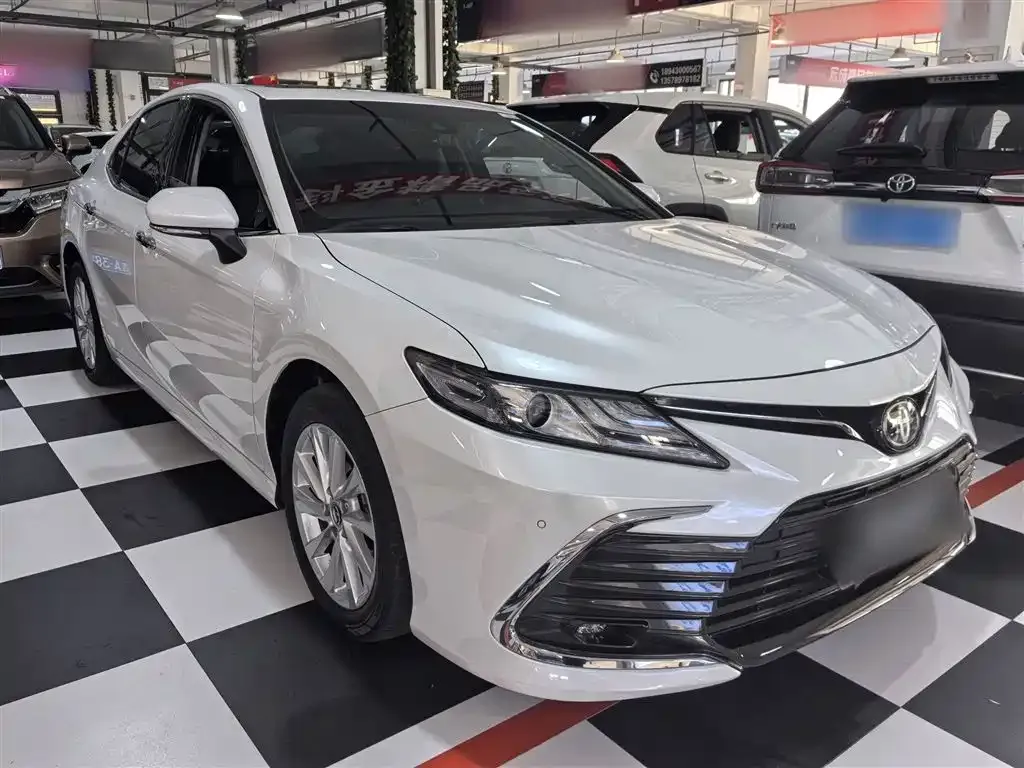 Toyota Camry — фото 8