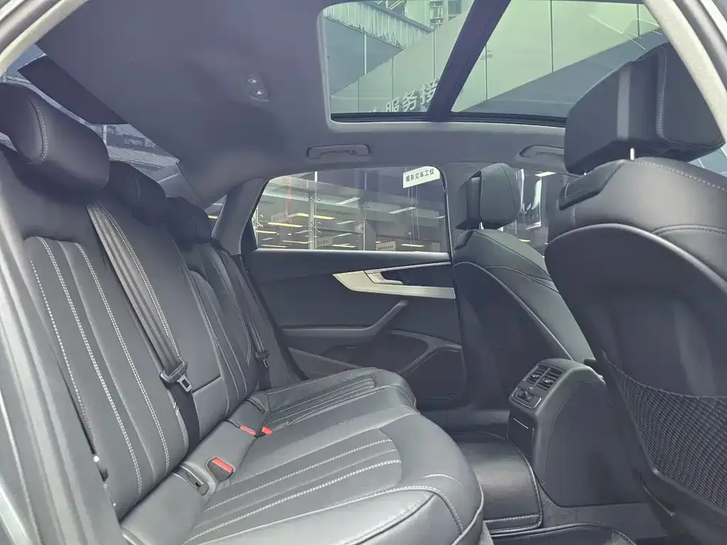 Audi A4L 2021 из CN, фото 10
