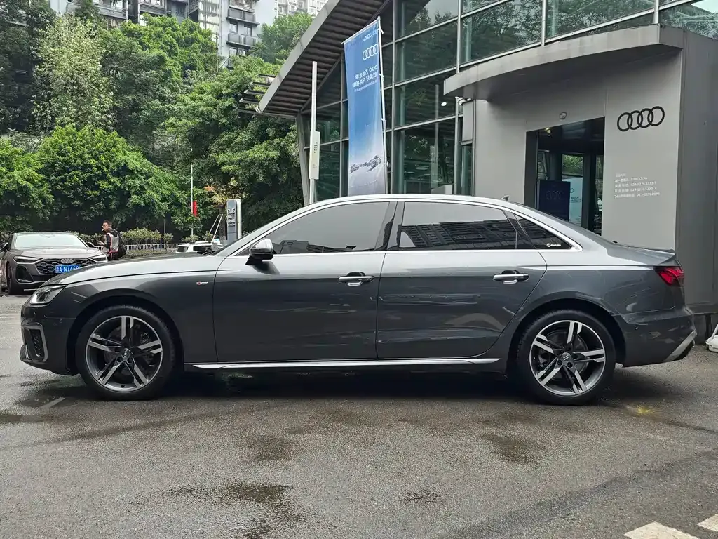 Audi A4L 2021 из CN, фото 6