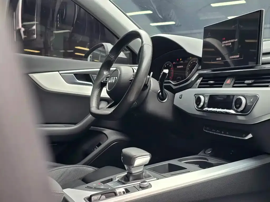 Audi A4L 2021 из CN, фото 8