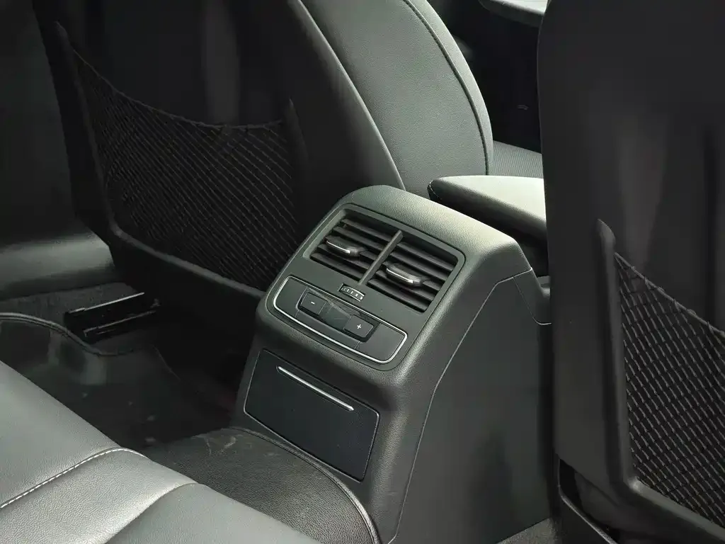 Audi A4L 2021 из CN, фото 9