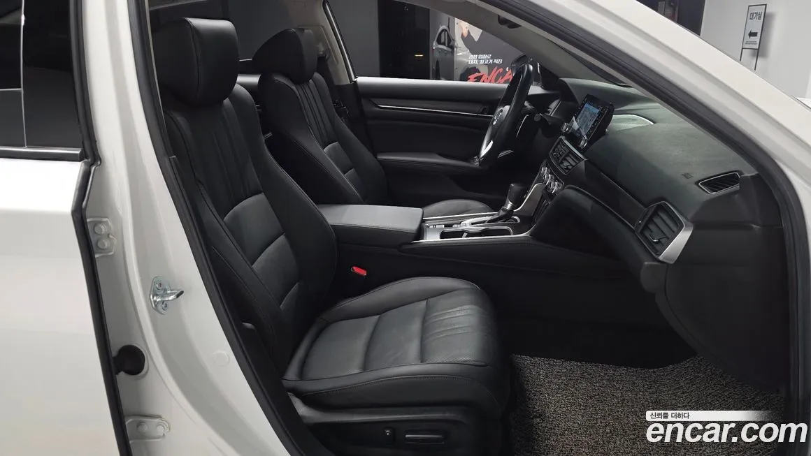 Honda Accord — фото 10