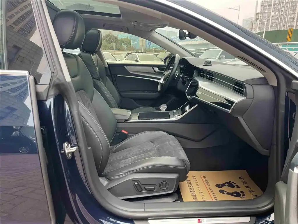 Audi A7L 2023 из CN, фото 10