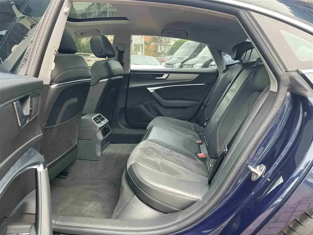 Audi A7L 2023 из CN, фото 8