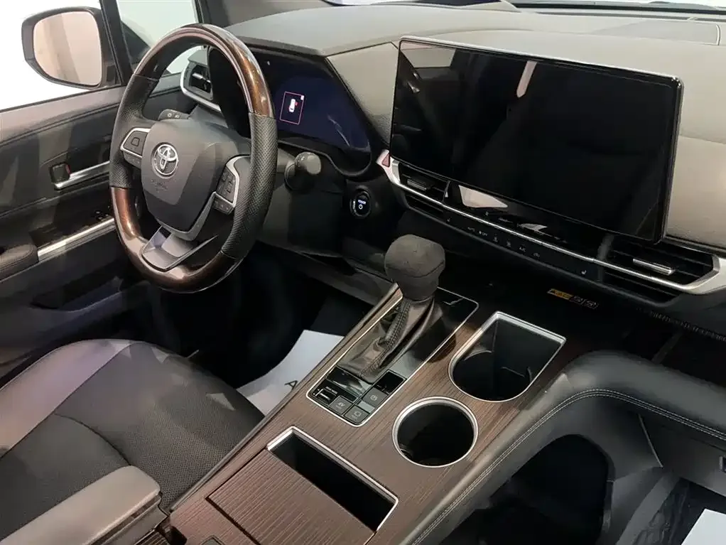Toyota Granvia 2024 из CN, фото 2