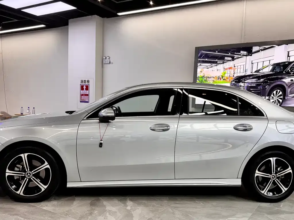 Mercedes-Benz A-Class 2023 из CN, фото 8