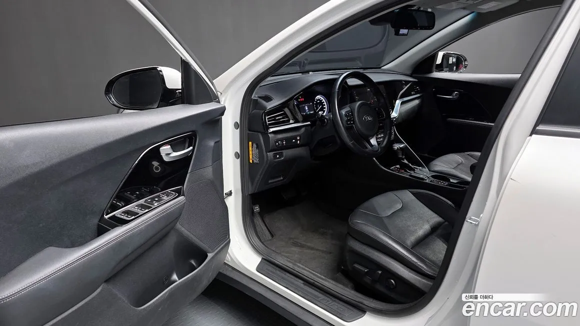 Kia Niro — фото 10